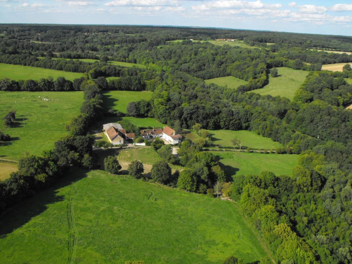 Bed and Breakfast Domaine De Varenne Saint-Amand-en-Puisaye Экстерьер фото